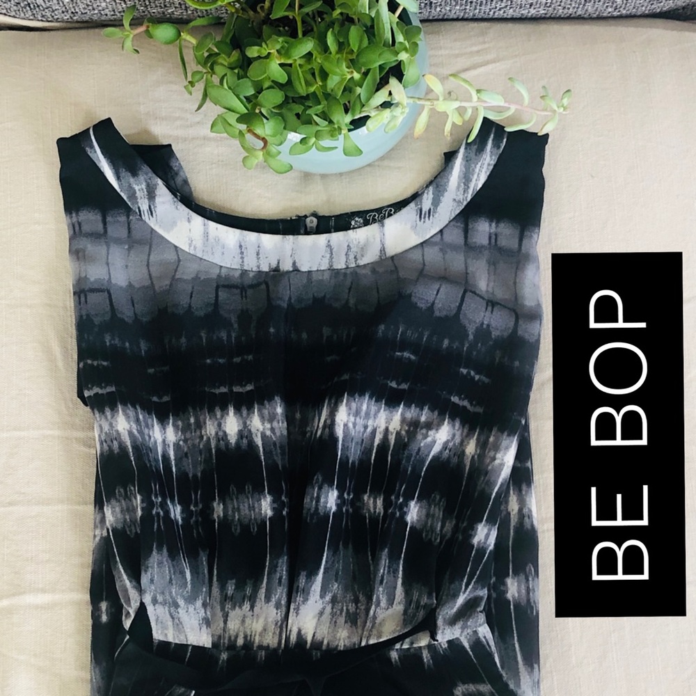 BE BOP - SZ M BLK/WHT DRESS W/ POCKETS ZIP UP BACK